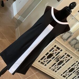 Vera Fishbaugh black/white sleeveless dress with cutout, size M